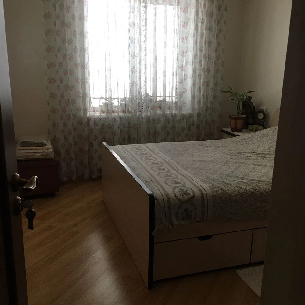 Продам квартиру двох кімнатна ( район Болгари)