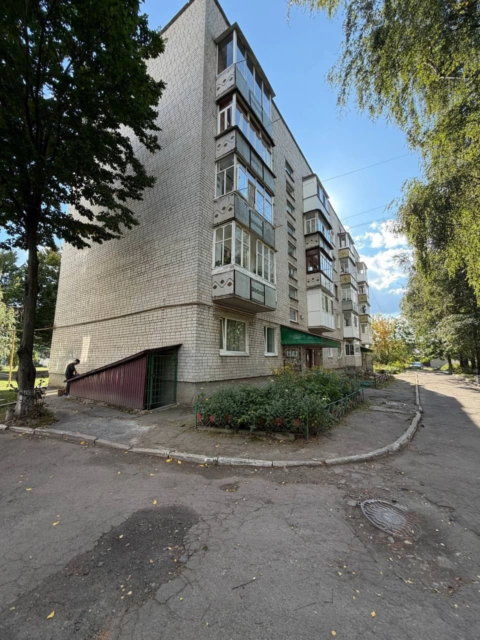 Продаж 3-кімнатного житла в центрі міста.