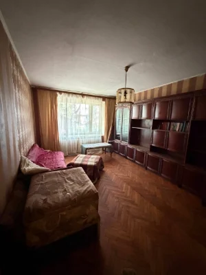 Продаж 3-кімнатного житла в центрі міста.
