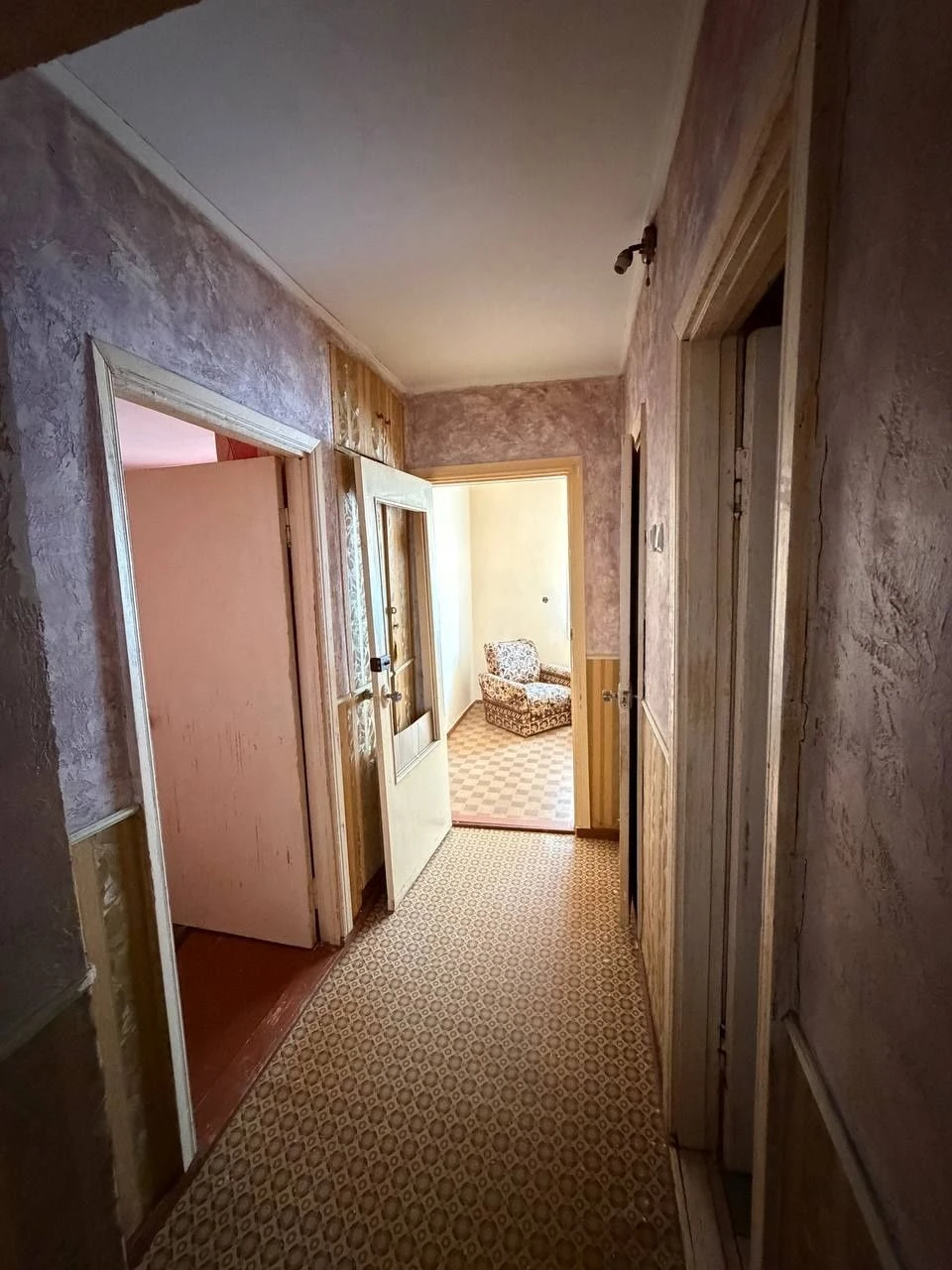 Продаж 3-кімнатного житла в центрі міста.