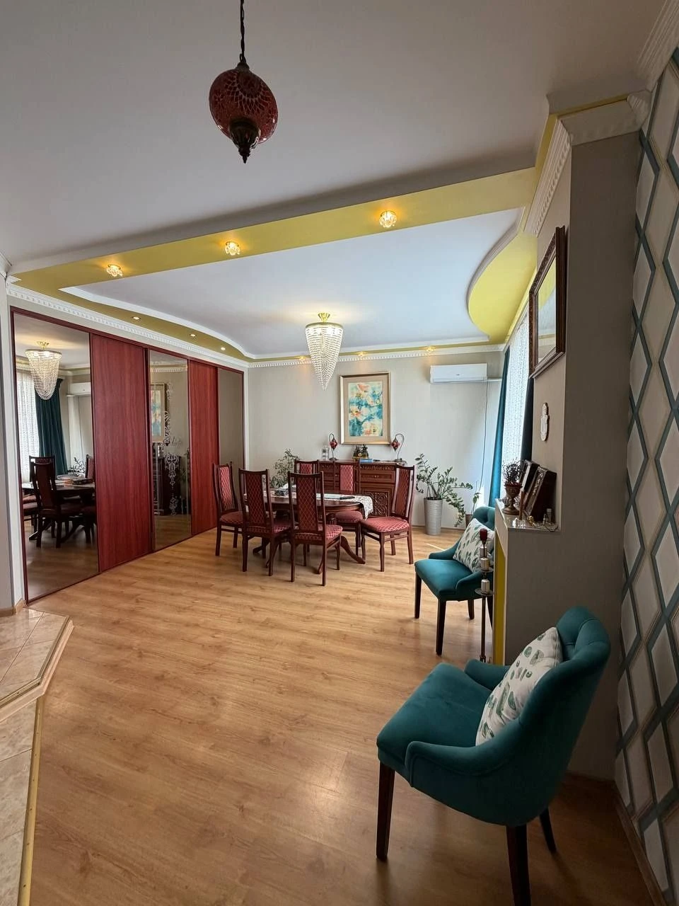 Продаж 3-кімнатної квартири район Морське