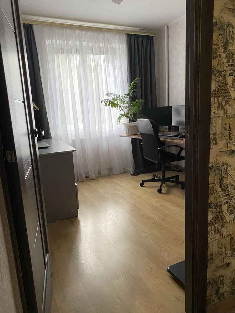 Продаж 3-кімнатної квартири з просторою кухнею-студією