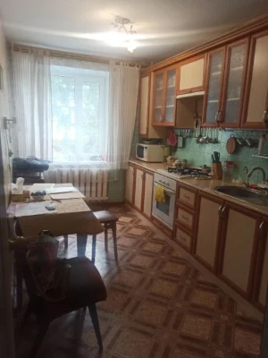 Продам трехкомнатную квартиру