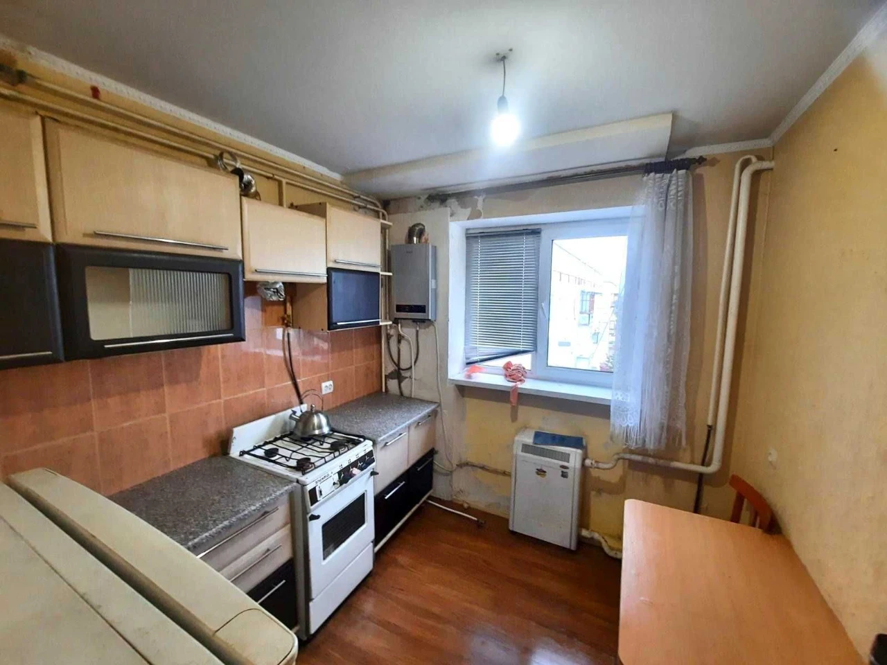 Продам простору 1 кім. квартиру, пгт Кварцитне, м.Овруч, чуд