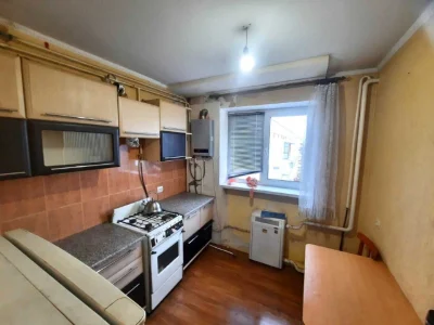 Продам простору 1 кім. квартиру, пгт Кварцитне, м.Овруч, чуд