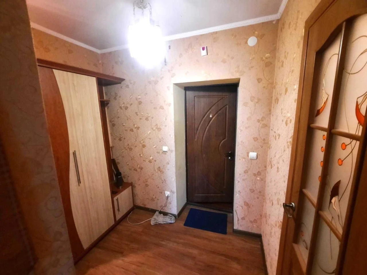 Продам простору 1 кім. квартиру, пгт Кварцитне, м.Овруч, чуд