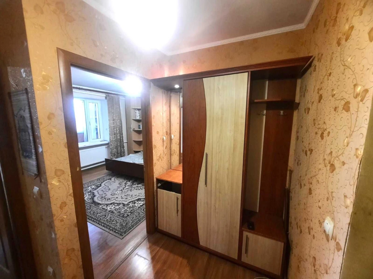 Продам простору 1 кім. квартиру, пгт Кварцитне, м.Овруч, чуд