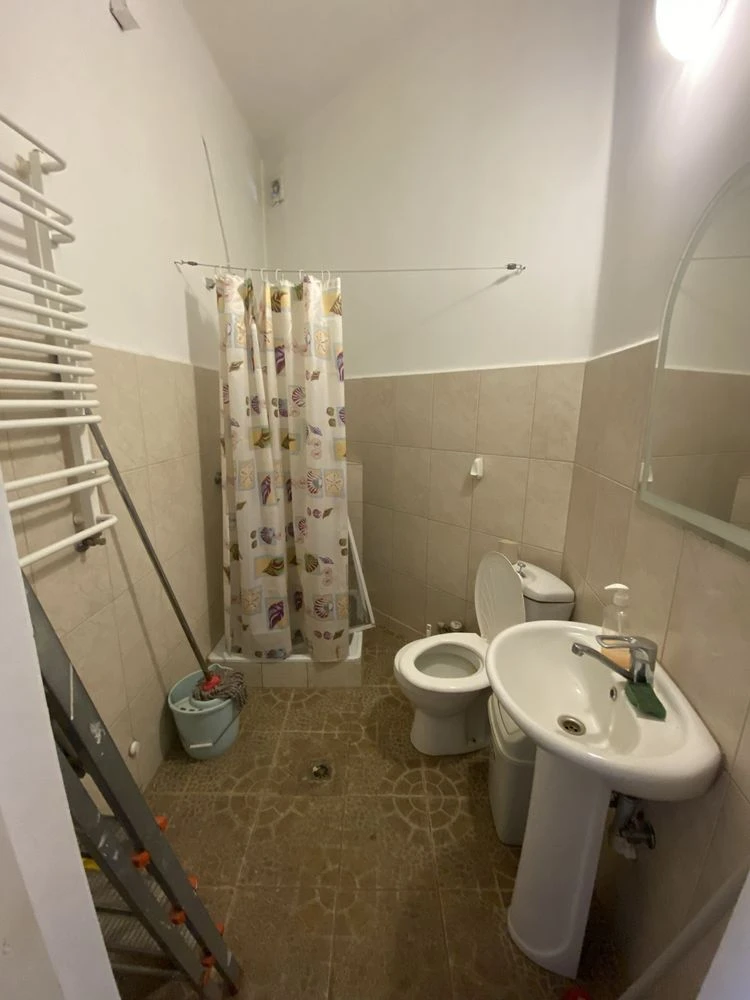 Продам 2-кімнатну квартиру в Берегові