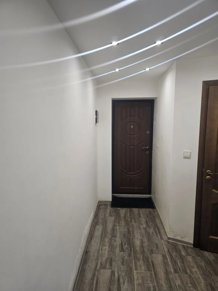 Продажа 2-комнатной квартиры с ремонтом в городе Берегове, по улице Стефаника
