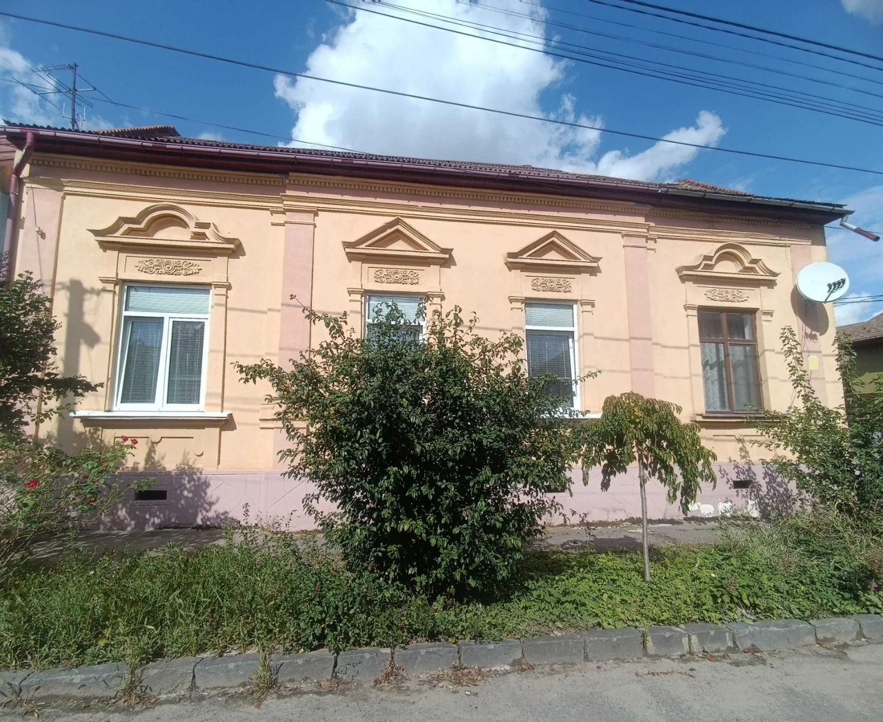 КВАРТИРА:94кв.м,ЦЕНТР,ІСТОРИЧНА ЗАБУДОВА,відмінний стан,підв