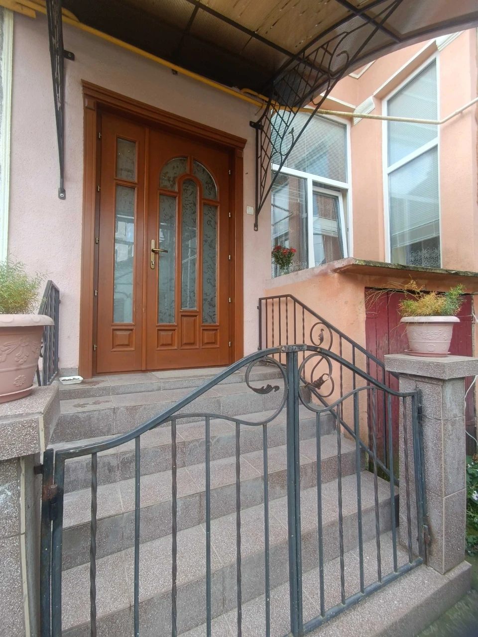 КВАРТИРА:94кв.м,ЦЕНТР,ІСТОРИЧНА ЗАБУДОВА,відмінний стан,підв