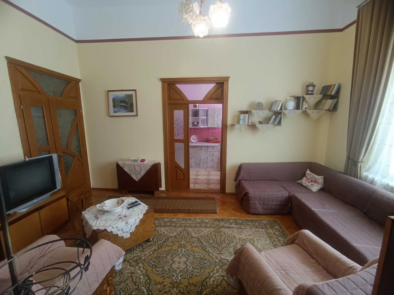 КВАРТИРА:94кв.м,ЦЕНТР,ІСТОРИЧНА ЗАБУДОВА,відмінний стан,підв