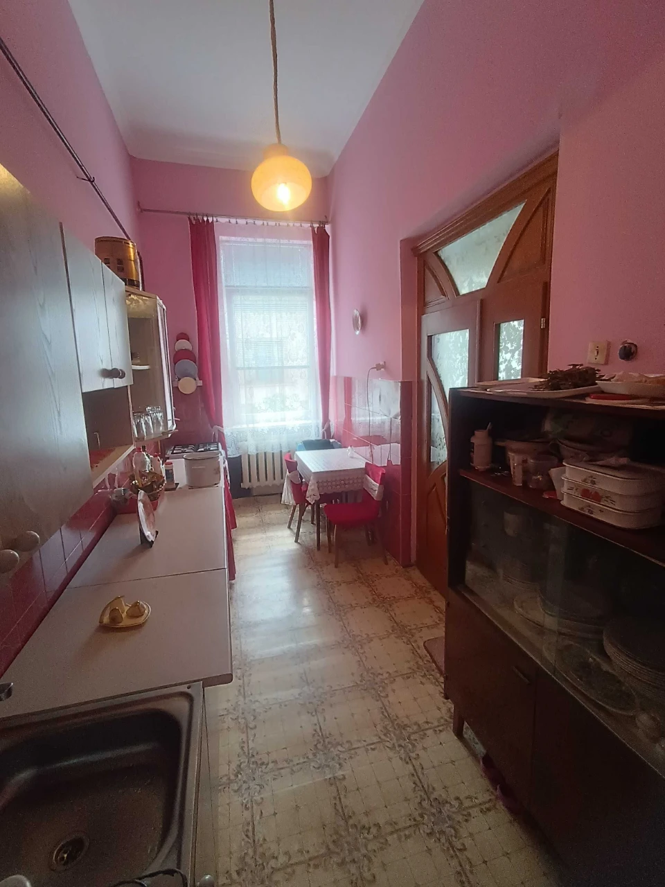 КВАРТИРА:94кв.м,ЦЕНТР,ІСТОРИЧНА ЗАБУДОВА,відмінний стан,підв