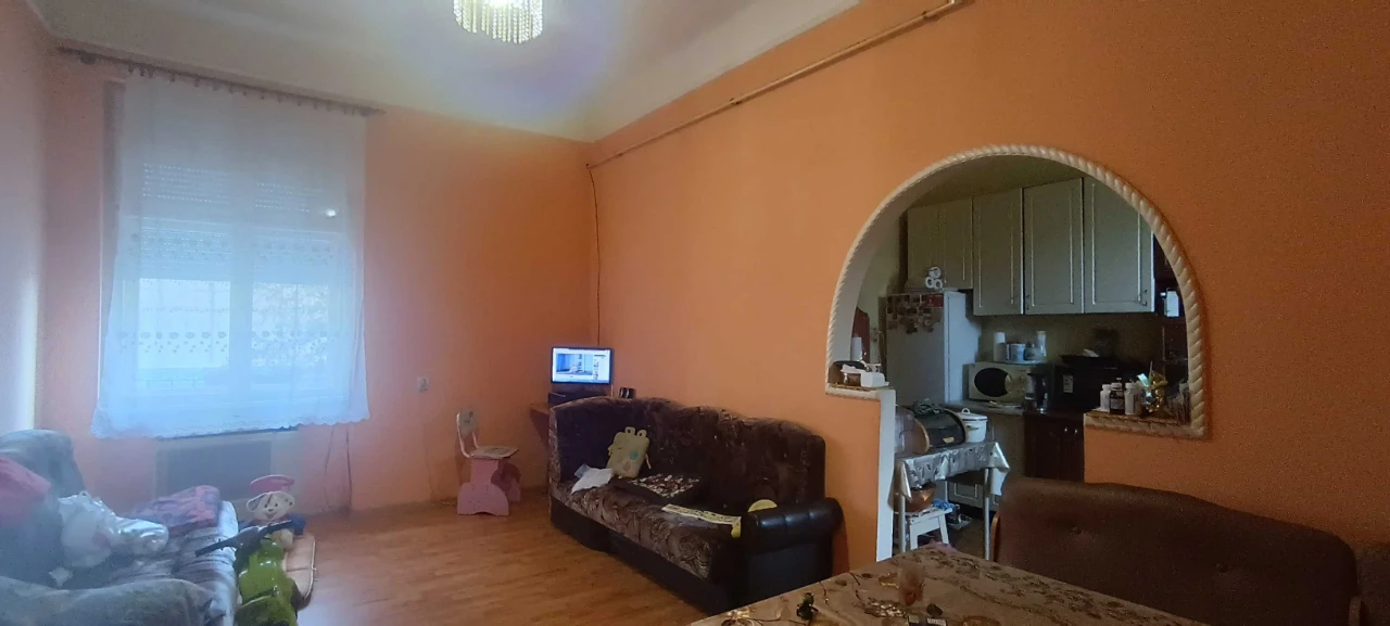 БЕЗПОСЕРЕДНЬО ЦЕНТР МІСТА! ІСТОРИЧНА будівля! 3 кім, 113 кв.