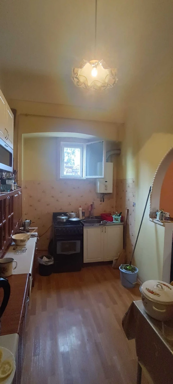БЕЗПОСЕРЕДНЬО ЦЕНТР МІСТА! ІСТОРИЧНА будівля! 3 кім, 113 кв.