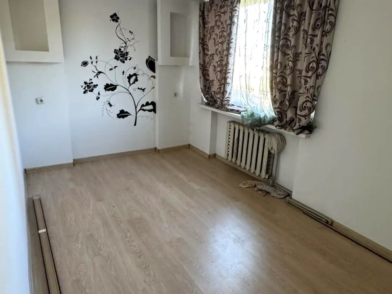 Продаж квартири, 3 кімнати, 81 м²