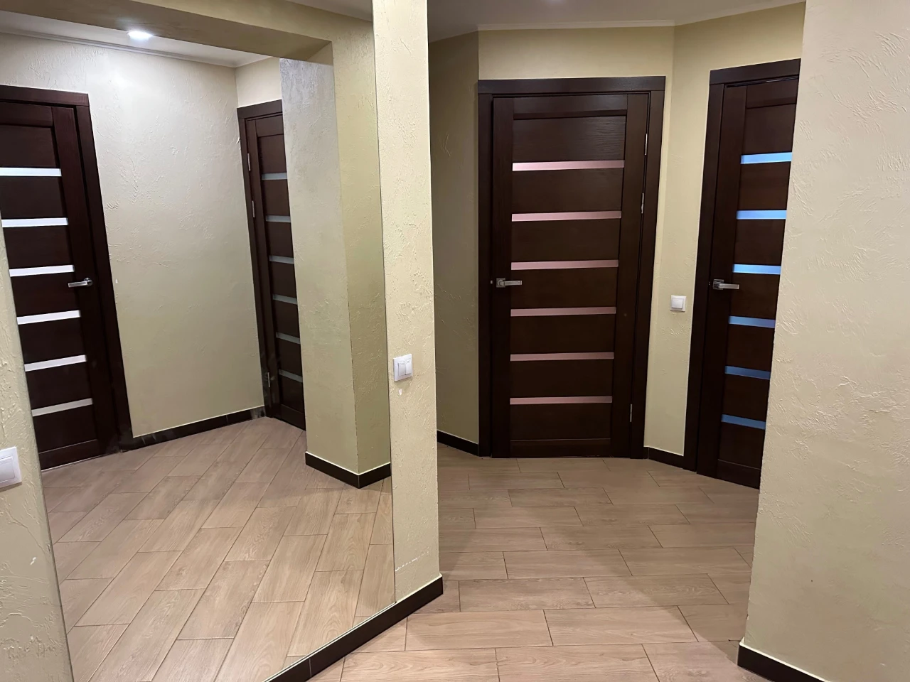Продається 3-кімнатна квартира 68 кв.м. на 1-му поверсі — ву