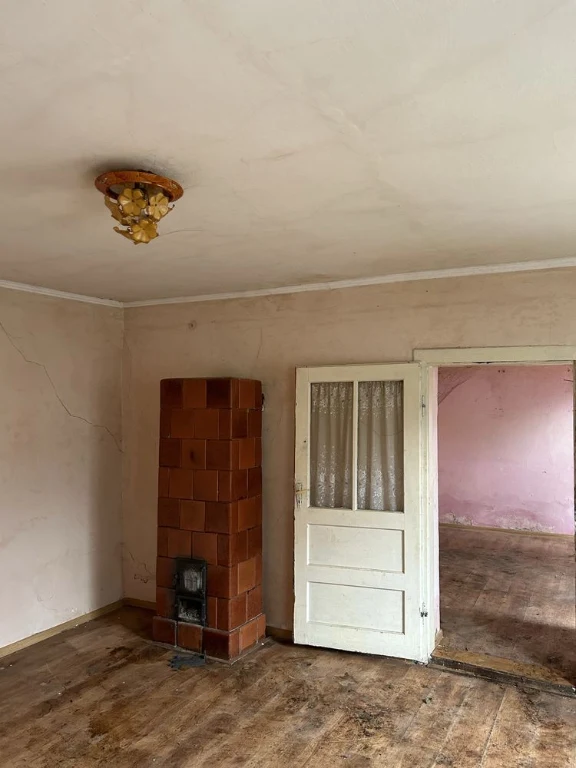 Продаж квартири на площі Миру 32 квартира 5 в дворі шість кв