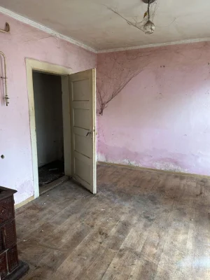 Продаж квартири на площади Миру, 32, квартира 5 в дворе шесть квадратных метров