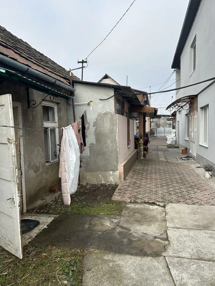 Продаж квартири на площади Миру, 32, квартира 5 в дворе шесть квадратных метров