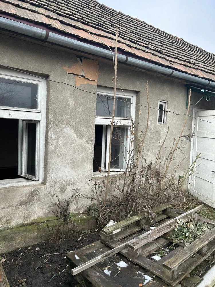 Продаж квартири на площади Миру, 32, квартира 5 в дворе шесть квадратных метров