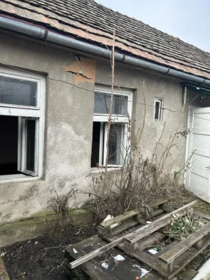 Продаж квартири на площади Миру, 32, квартира 5 в дворе шесть квадратных метров