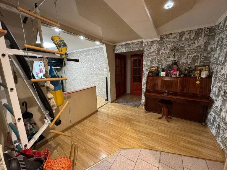 Продам 2-кімнатну квартиру в Паланку