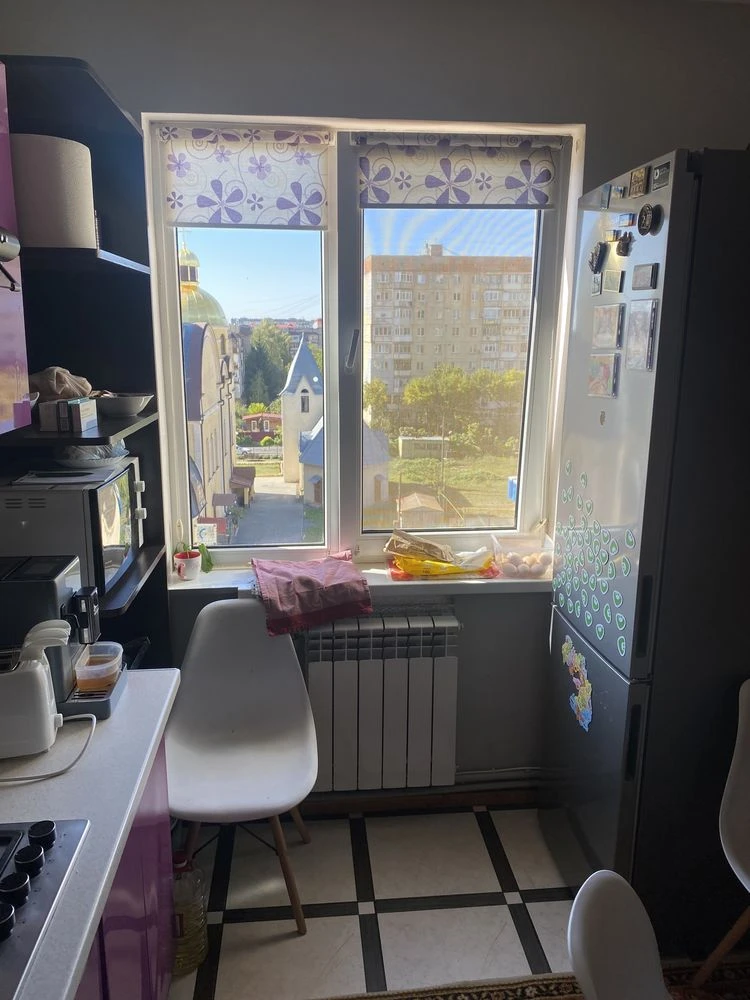 Продается трехкомнатная квартира в районе Росвигово!