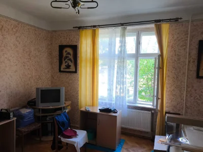 Продається двокімнатна квартира разом з гаражем!
