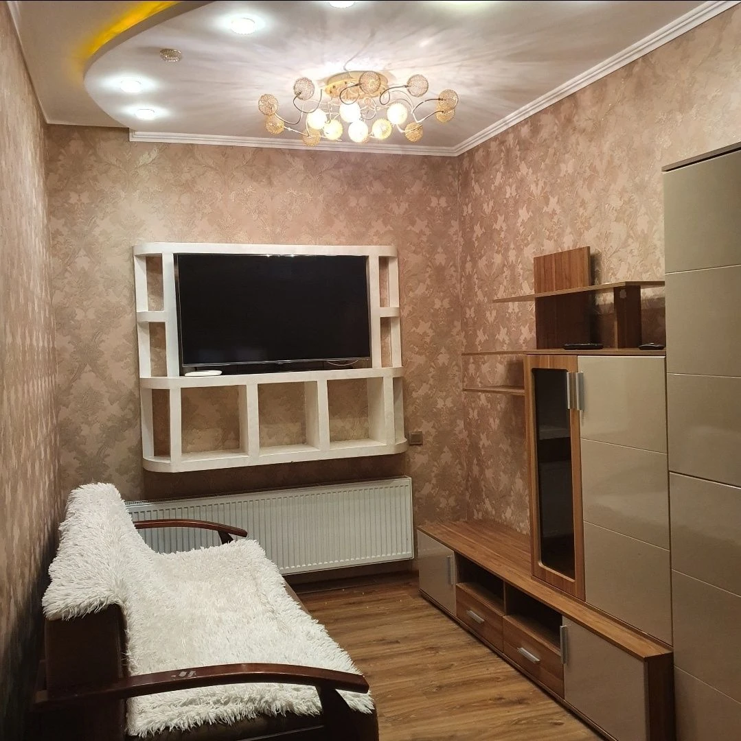 продається 2 кімнатна квартира в центрі Мукачева