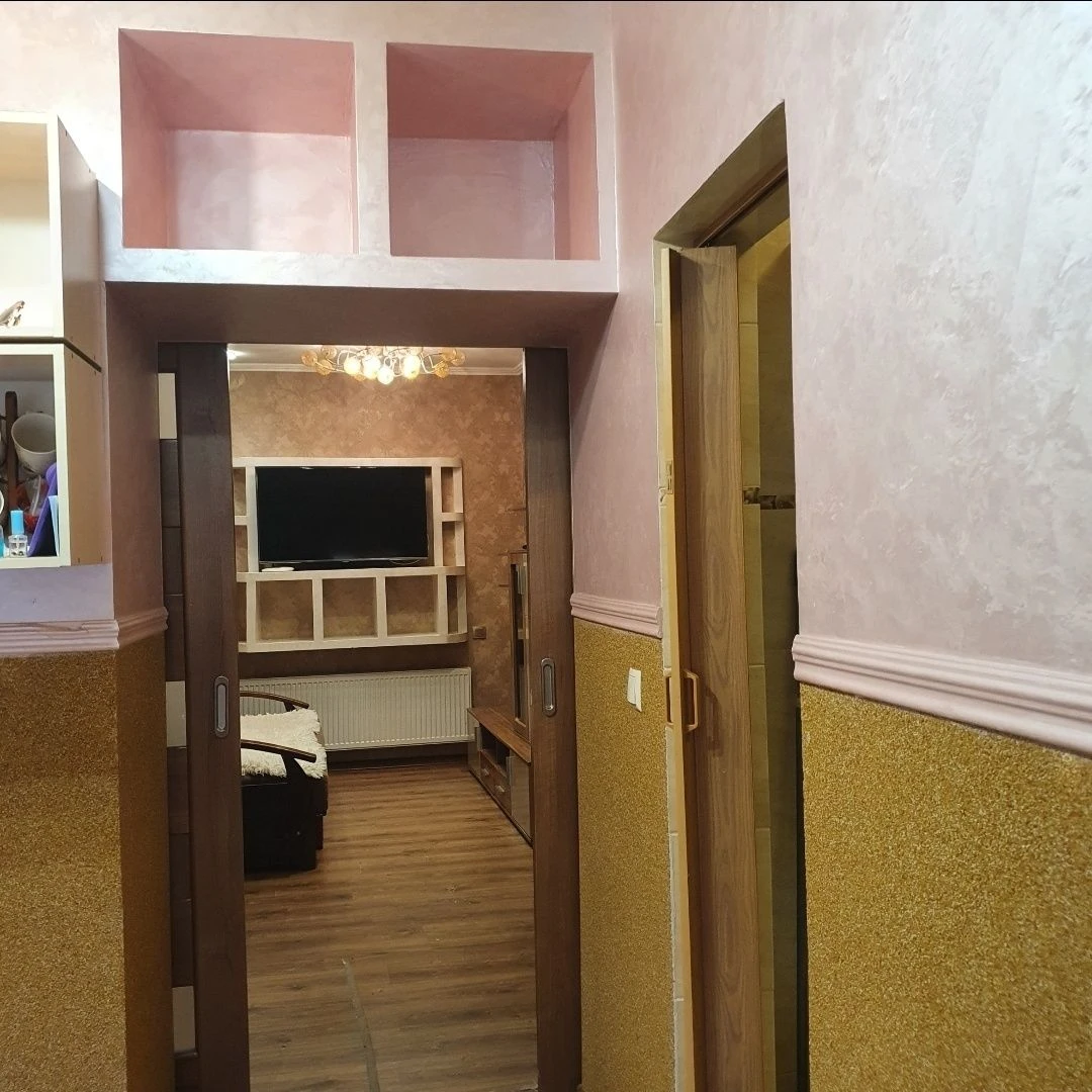 продається 2 кімнатна квартира в центрі Мукачева