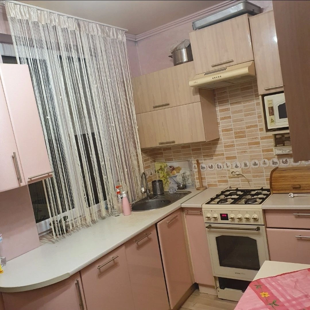продається 2 кімнатна квартира в центрі Мукачева