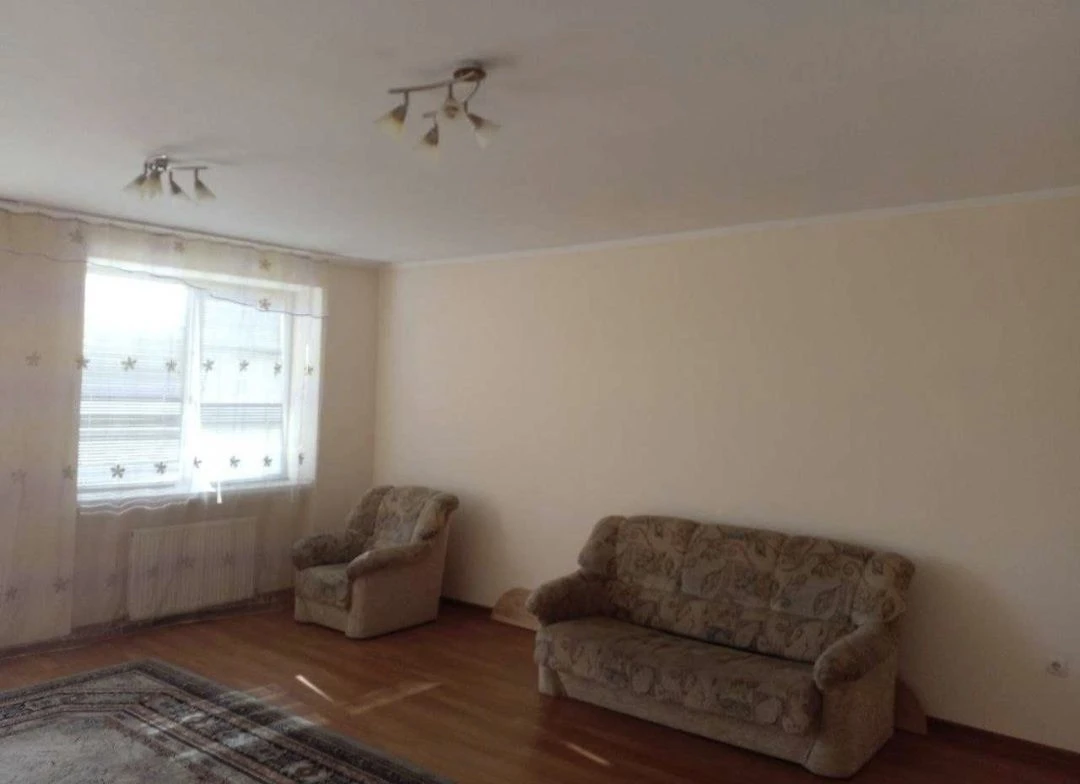 Sale of a large 2-room apartment in Rosivihvo.