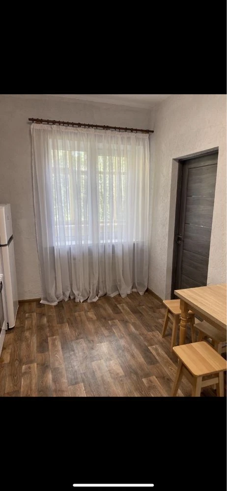 Продається велика однокімнатна квартира в цетральній яачтині