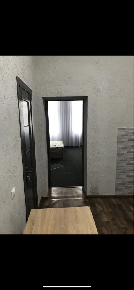 Продається велика однокімнатна квартира в цетральній яачтині