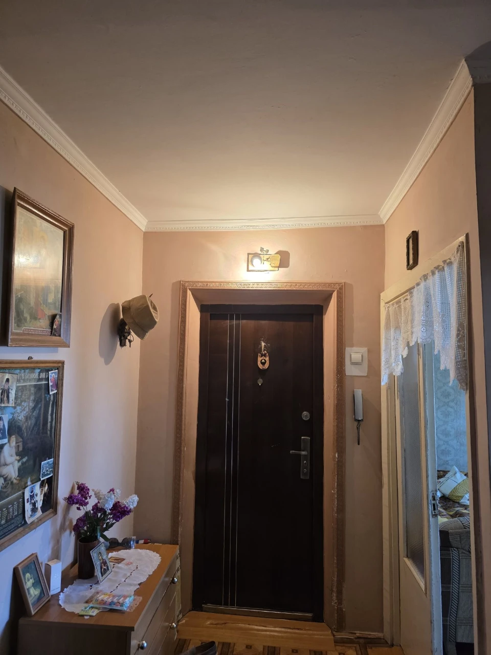 Простора трикімнатна квартира в Росвигові.