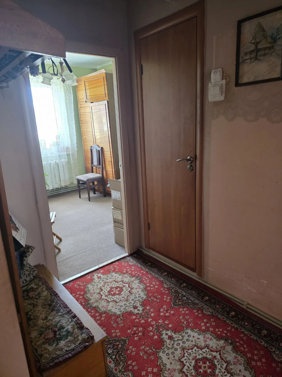 Простора трикімнатна квартира в Росвигові.