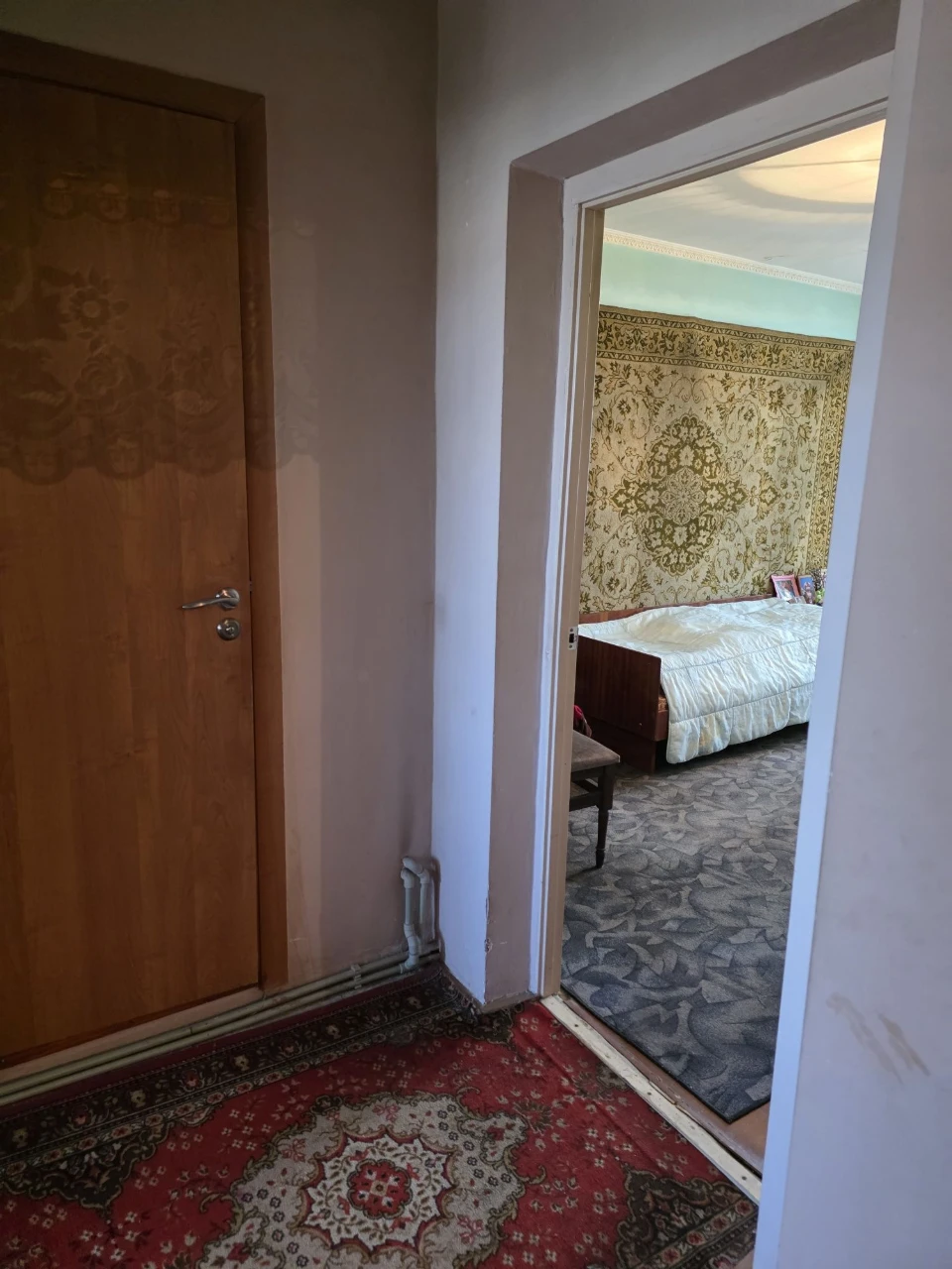 Простора трикімнатна квартира в Росвигові.