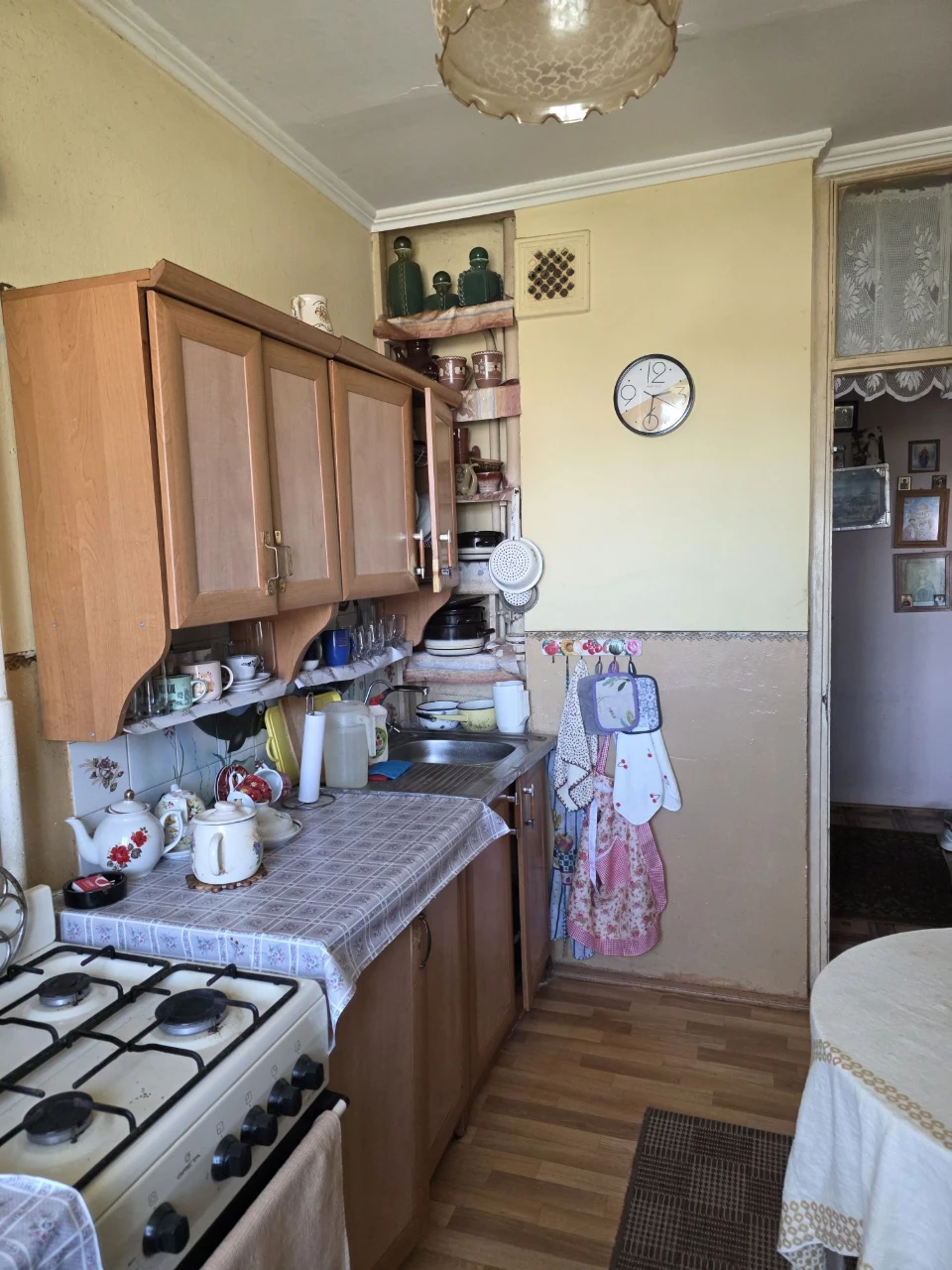 Простора трикімнатна квартира в Росвигові.
