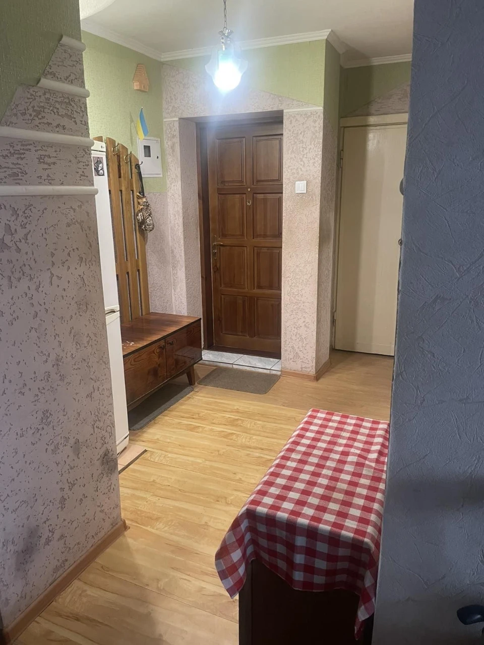 Продається 4х кім квартира, на 3му поверсі з 5ти. Першотравн