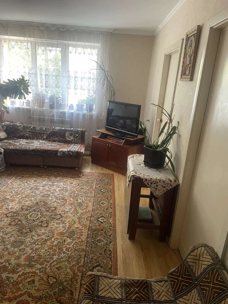 Продається 4х кім квартира, на 3му поверсі з 5ти. Першотравн