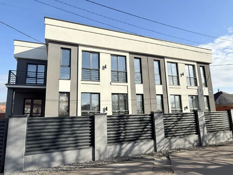 Новобудова/квартира з власним двором/Росвигово-рн Набережна/