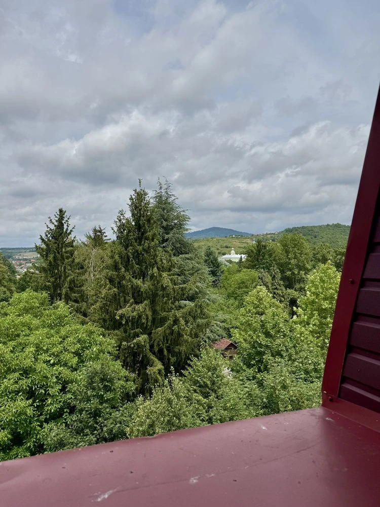 Продається простора 2-кімн.квартира, біля парку.