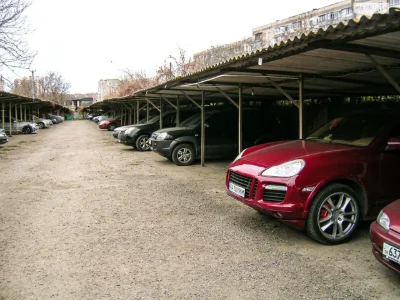 A place for sale in the Tairov parking lot