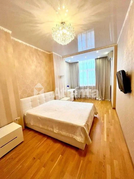 Продам 2к квартиру на 4 Фонтана/Ипподром, подземный паркинг