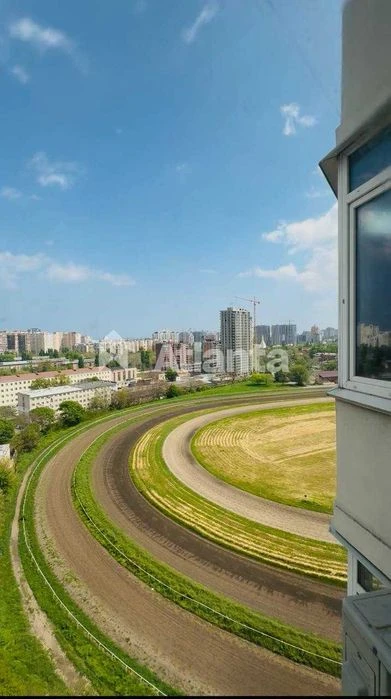 Продам 2к квартиру на 4 Фонтана/Ипподром, подземный паркинг