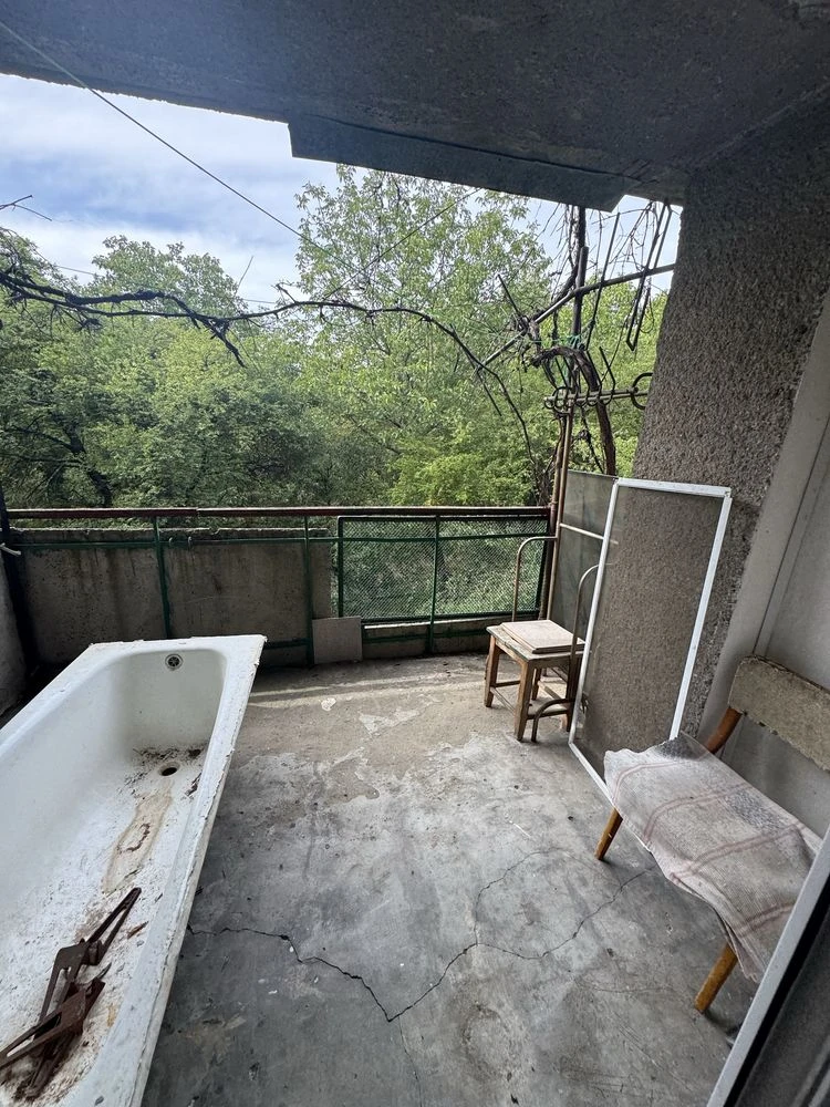 Sale of a 3-bedroom apartment