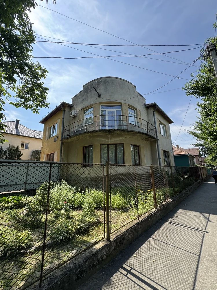Sale of a 3-bedroom apartment in Rosivyg