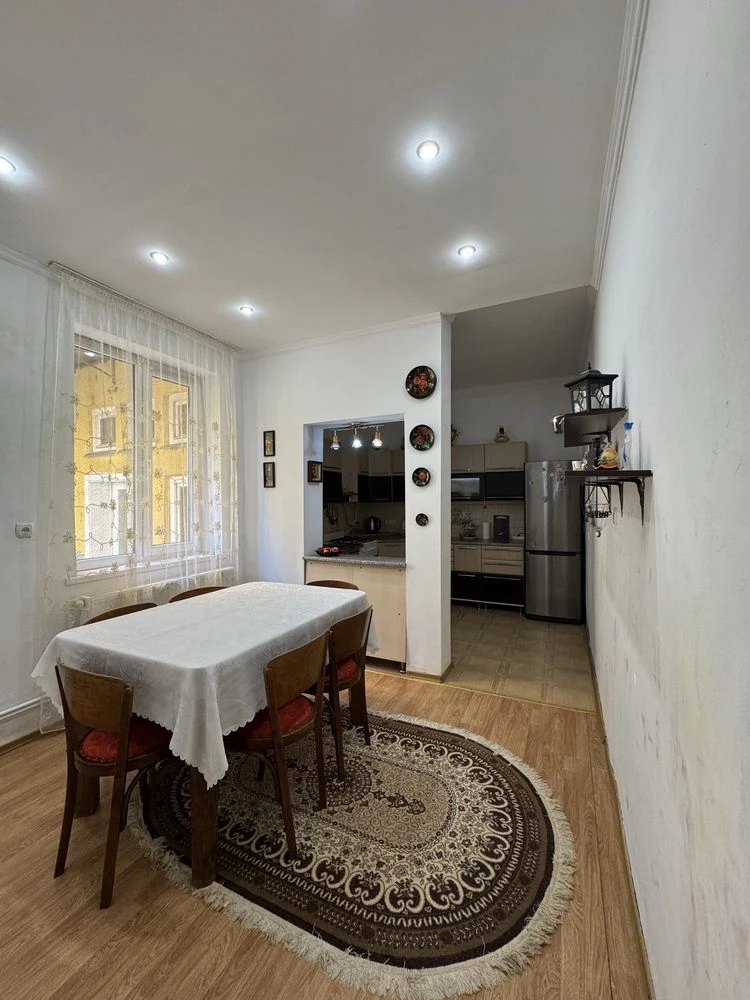 Sale of a 3-bedroom apartment in Rosivyg