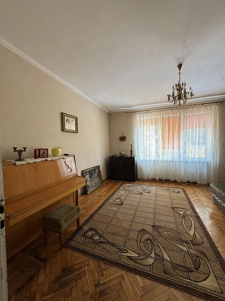 Sale of a 3-bedroom apartment in Rosivyg